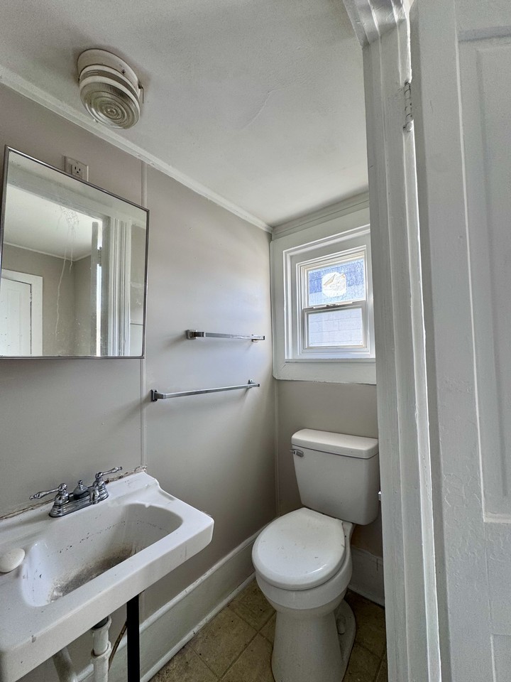 402 W Olive St #404F - Photo 7 of 7
