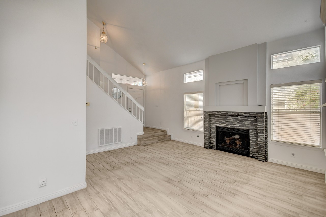 2432 Palm Shore Ct #NA - Photo 2 of 20
