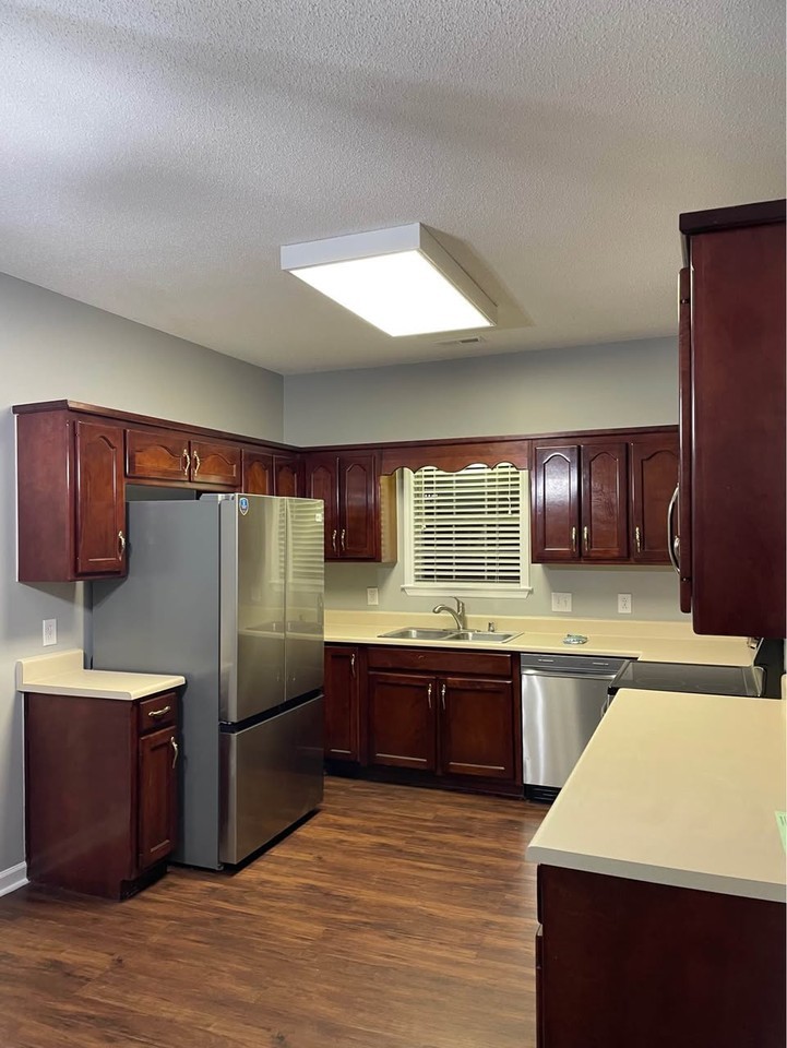 813 Halstead Ct Se #NA - Photo 5 of 10