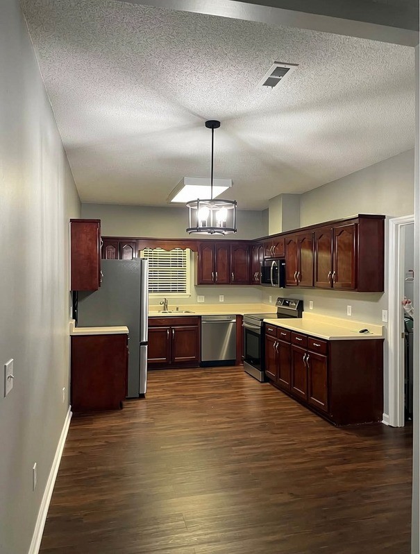 813 Halstead Ct Se #NA - Photo 6 of 10