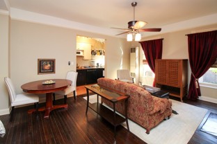 147 E Chestnut St #4 - Photo 1 of 1
