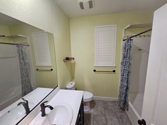 1635 Lion St - Photo 5 of 18
