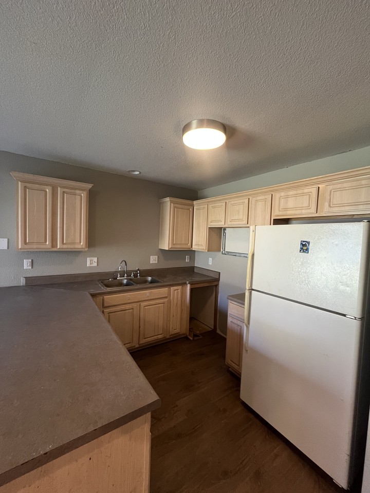 411 W Market St #A - Photo 5 of 27