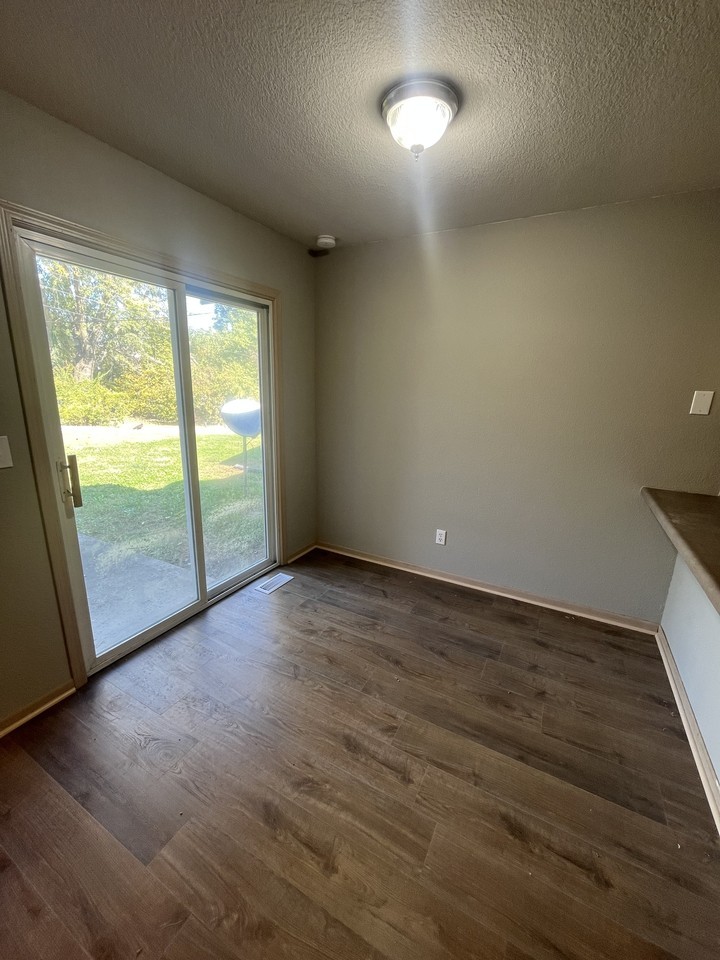 411 W Market St #A - Photo 6 of 27