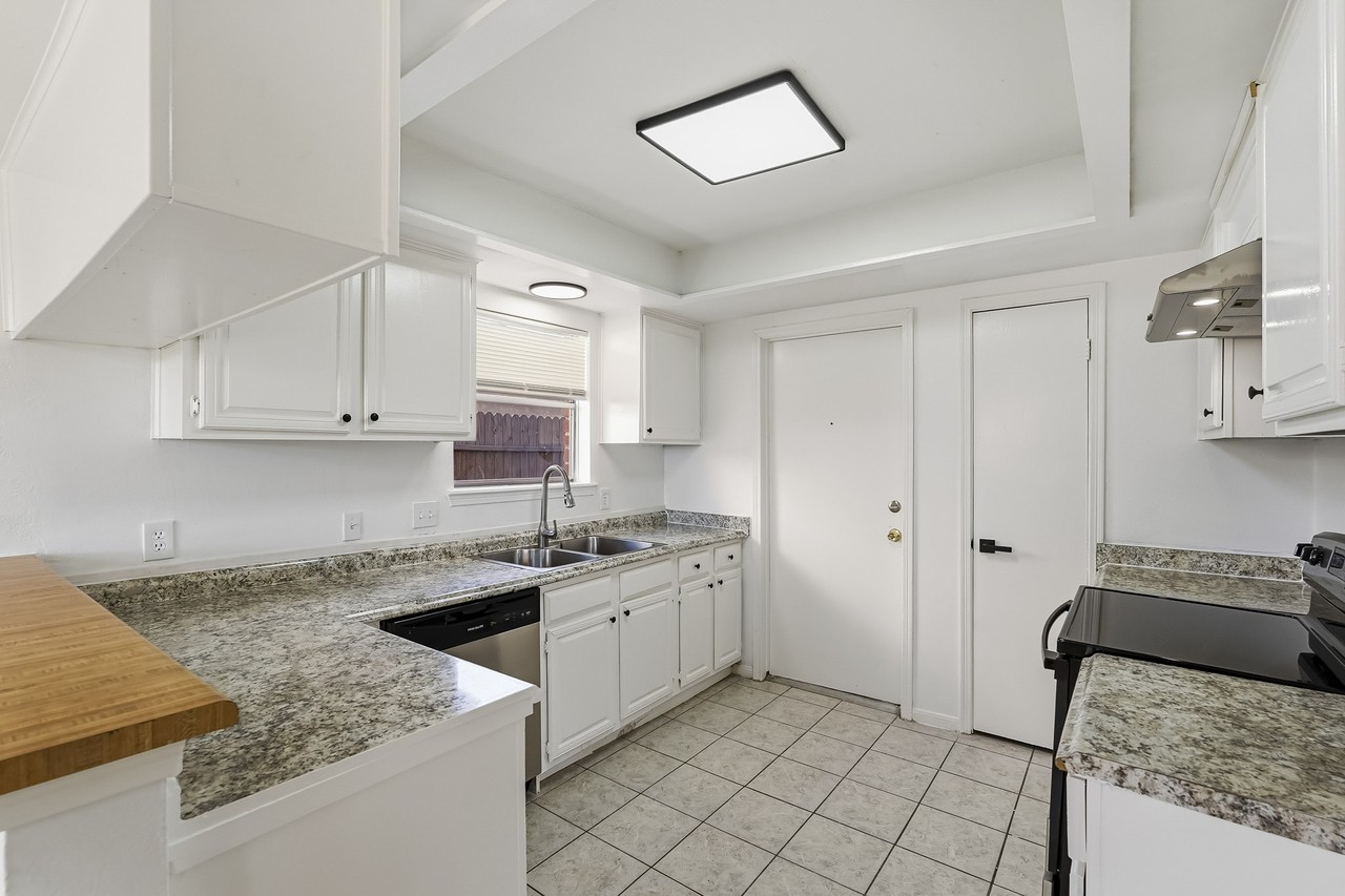 Keelby Dr #1 - Photo 3 of 22