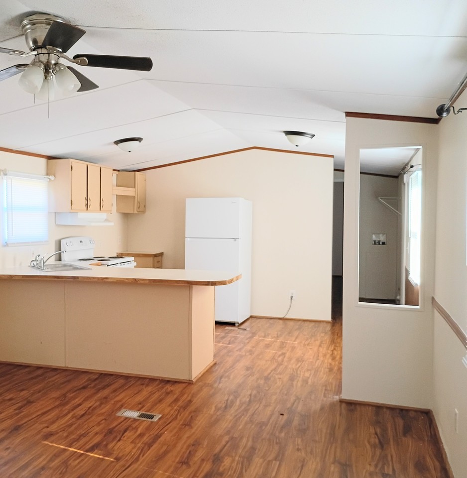 712 S Warren St #1 - Photo 3 of 13