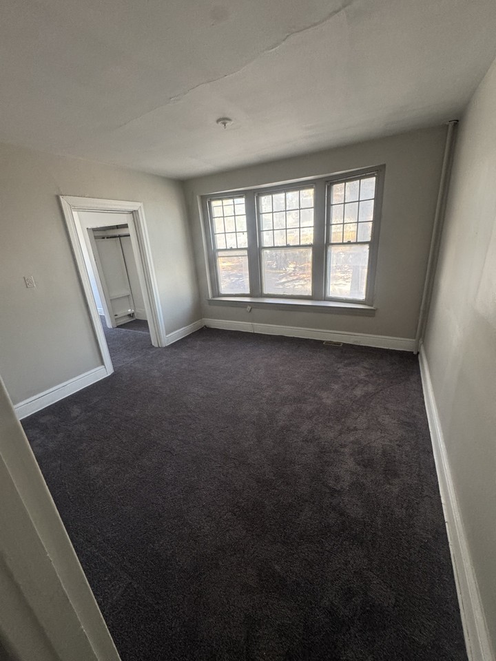 637 N George St #1 - Photo 5 of 6