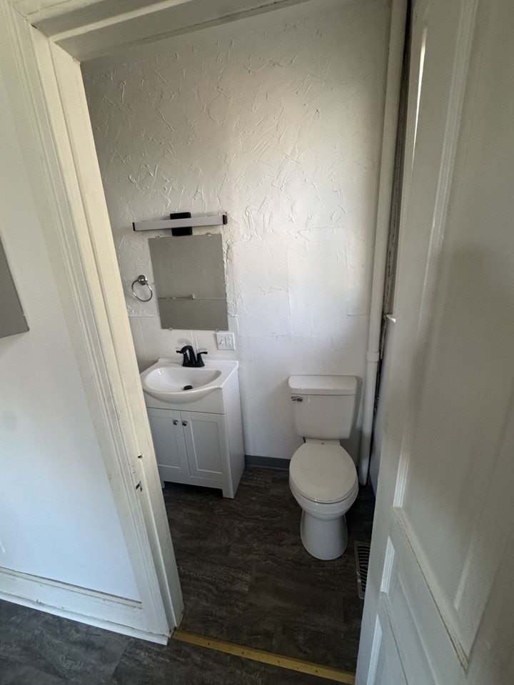 637 N George St #1 - Photo 6 of 6