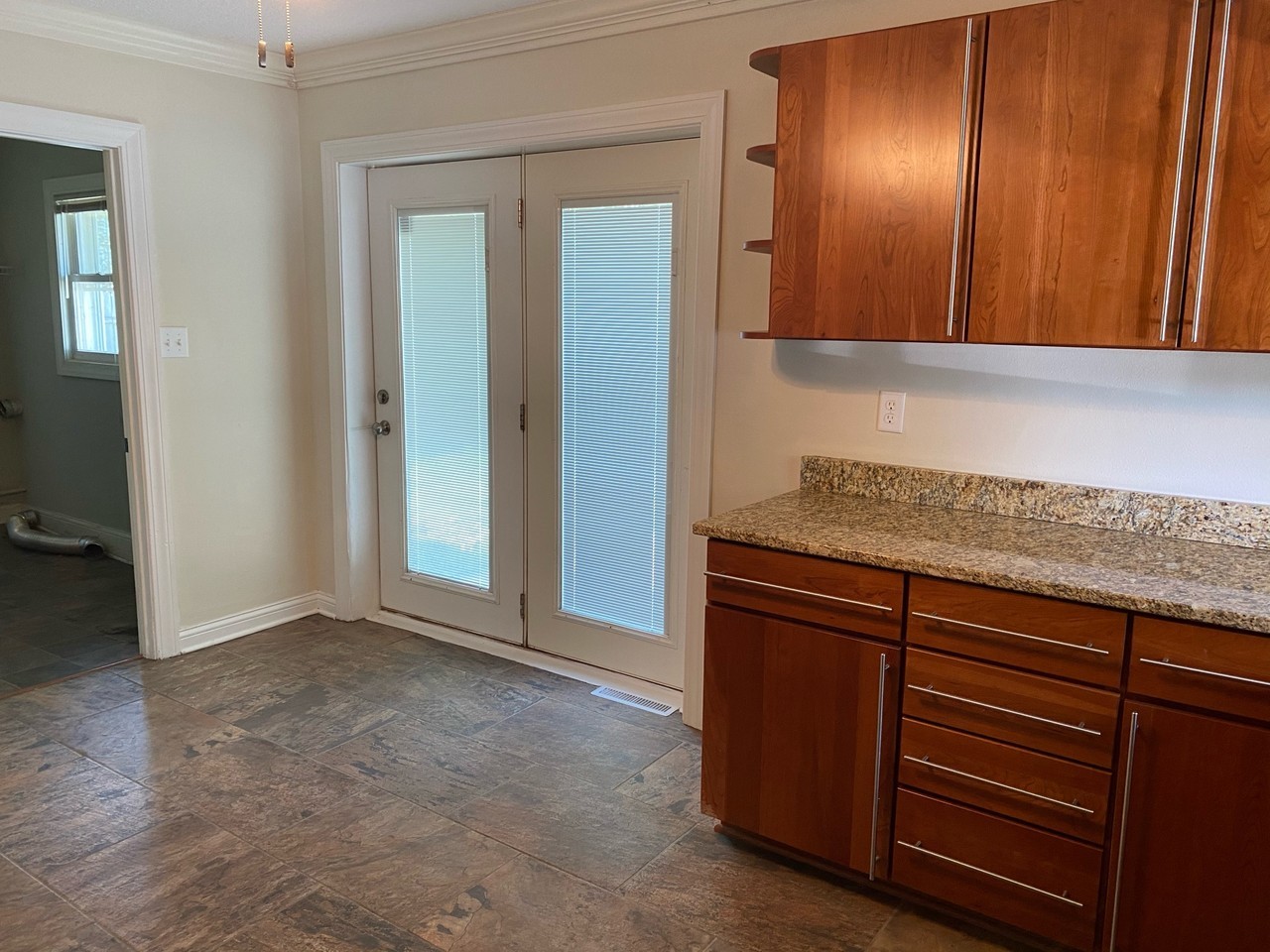 126 E Marion St #1 - Photo 3 of 12