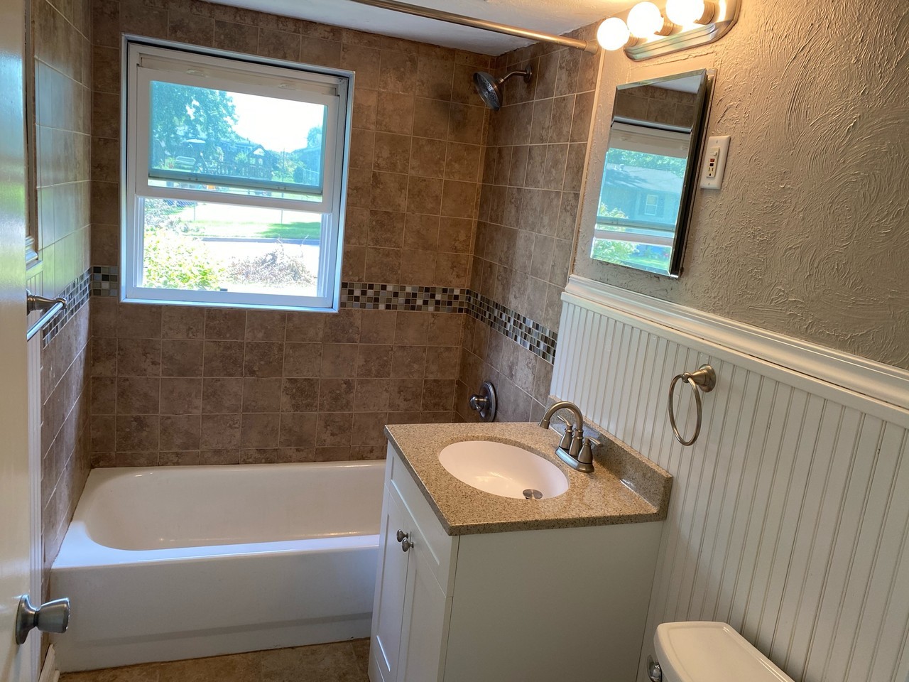 126 E Marion St #1 - Photo 6 of 12