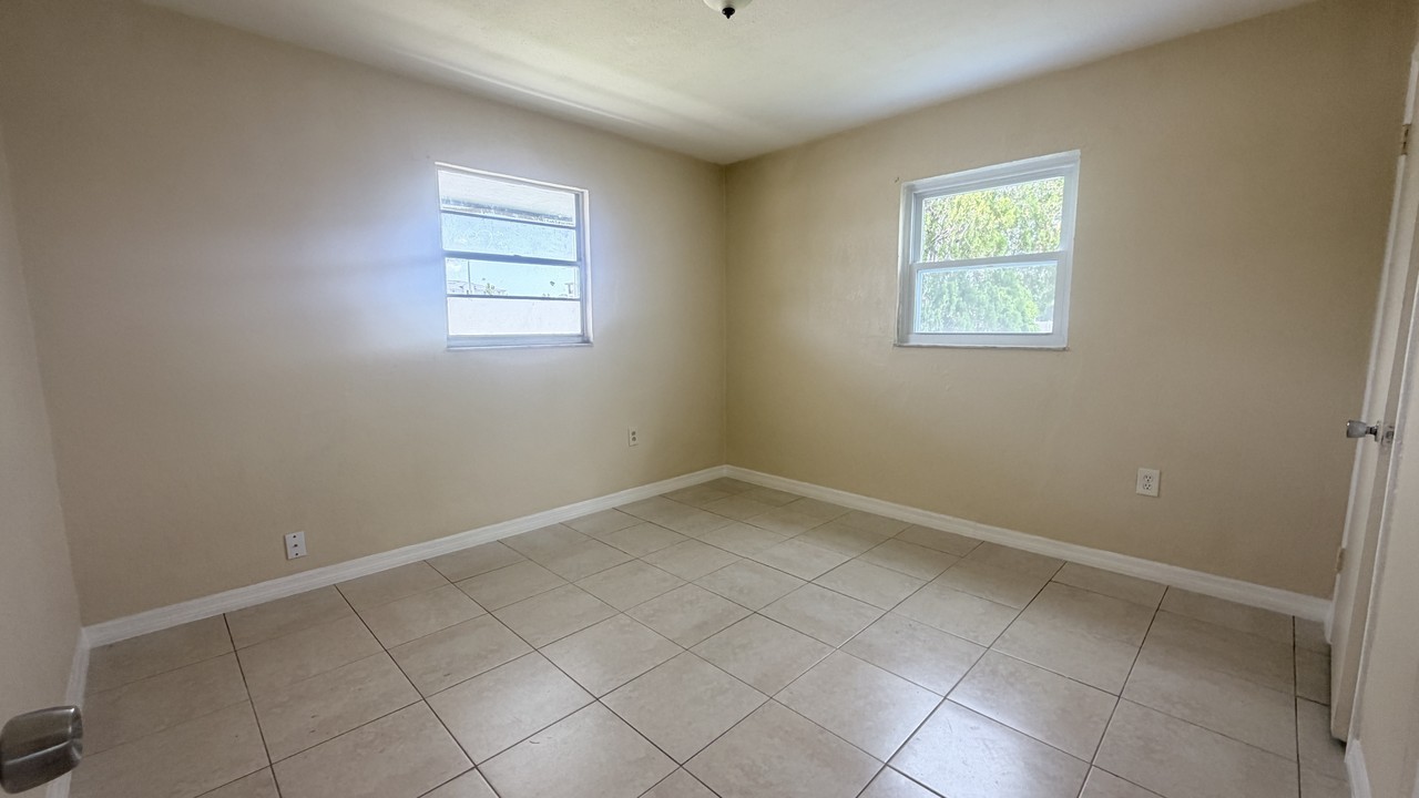 2107 Washington St Ne #A - Photo 6 of 8