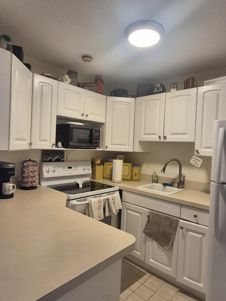 178 Treetop Cir #1011 - Photo 3 of 31