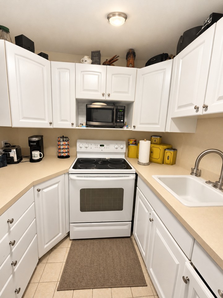 178 Treetop Cir #1011 - Photo 4 of 31