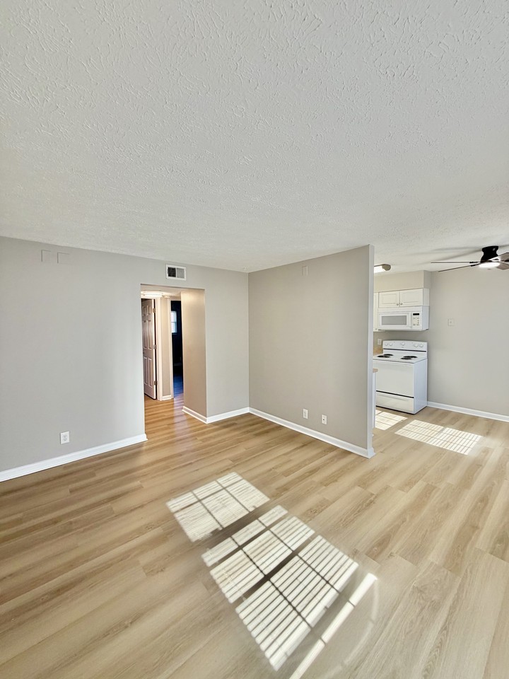1309 Powhatan Trl #3 - Photo 3 of 10