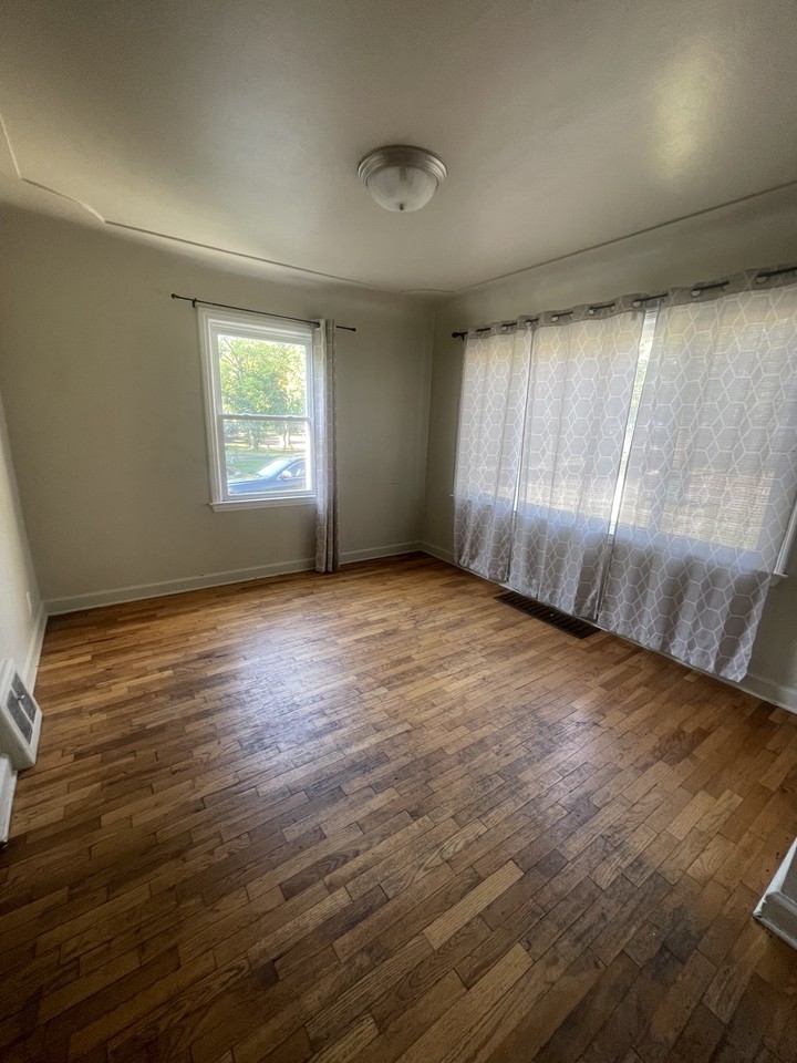 574 Stoddard Ave #1 - Photo 7 of 22