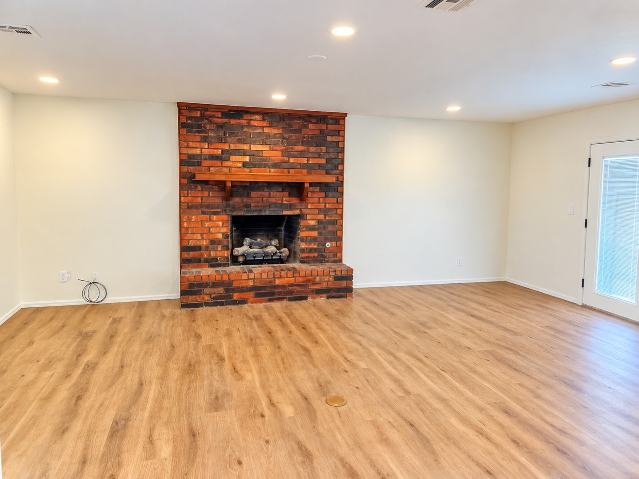 935 Rose Tree Ln #1 - Photo 2 of 24