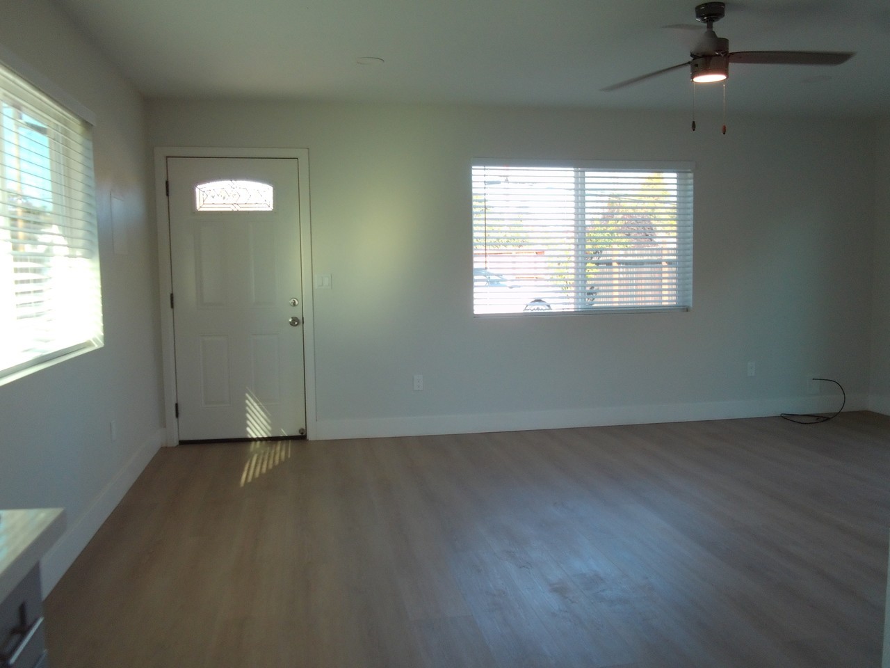 1136 Grand Ave #A - Photo 4 of 15
