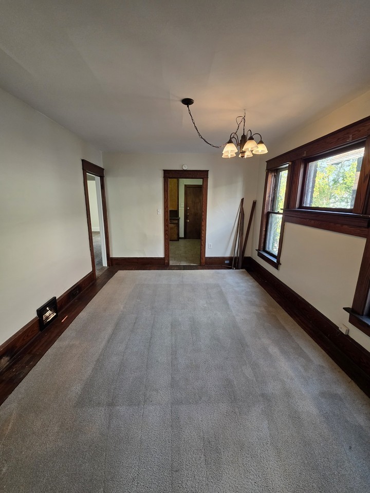 1422 W 8th St #2 - Photo 3 of 10