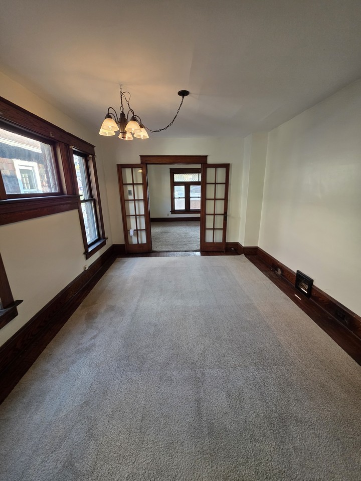 1422 W 8th St #2 - Photo 4 of 10