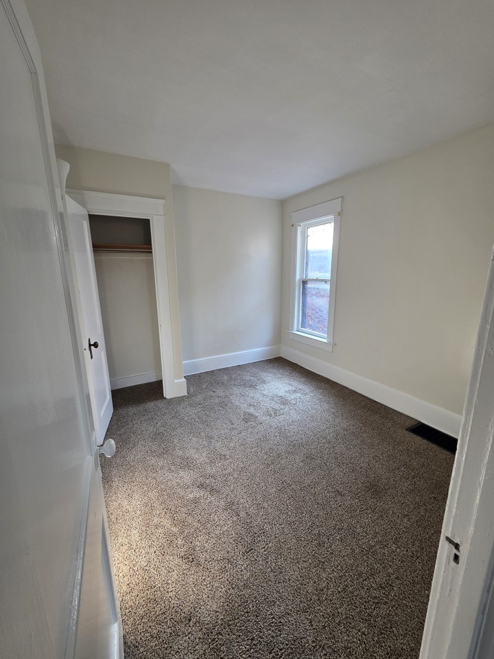 1422 W 8th St #2 - Photo 7 of 10