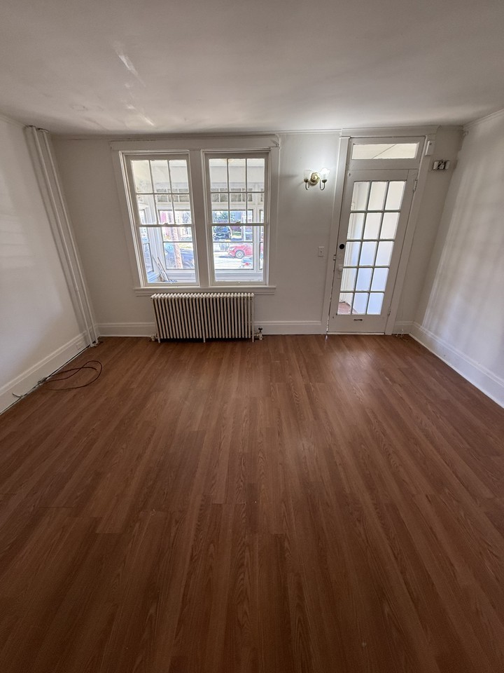 638 S Ann St #1 - Photo 4 of 24