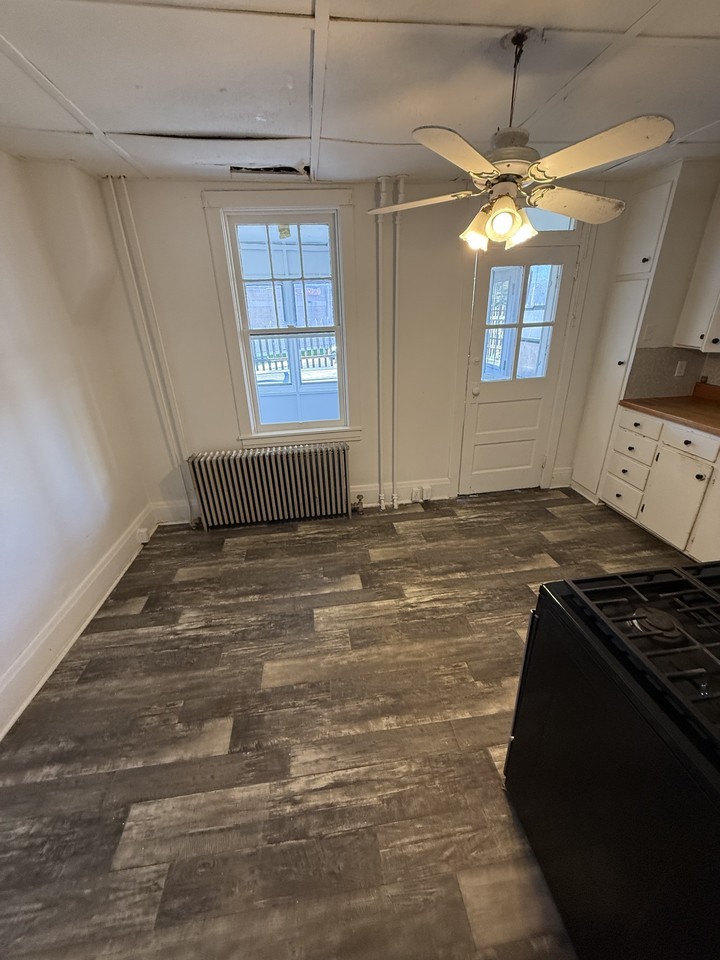 638 S Ann St #1 - Photo 7 of 24