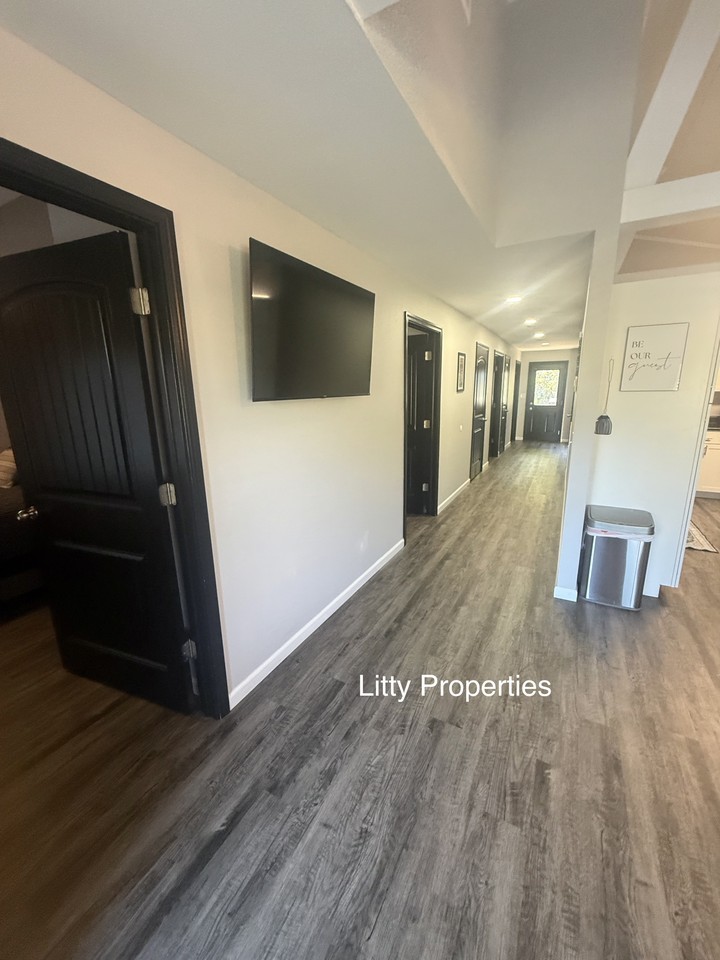 2229 Central Blvd #1 - Photo 4 of 12