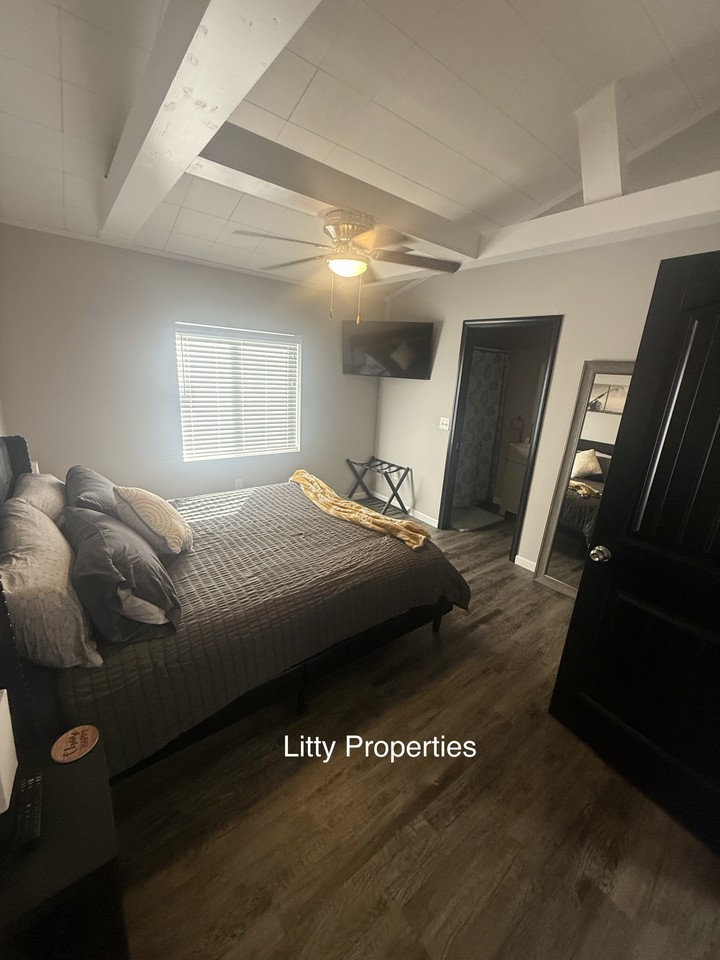 2229 Central Blvd #1 - Photo 6 of 12