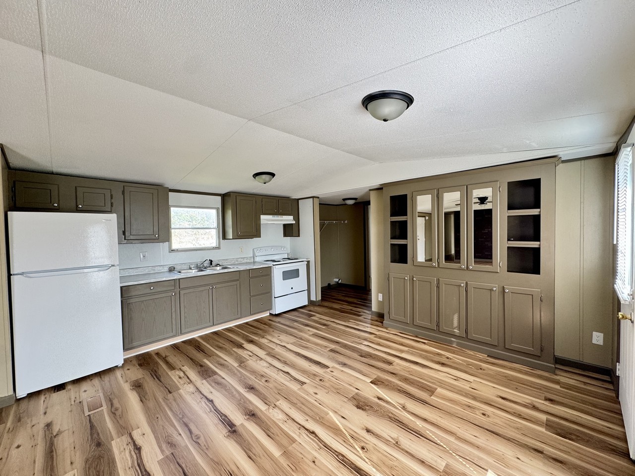 534 Se 650th Rd #1 - Photo 2 of 12