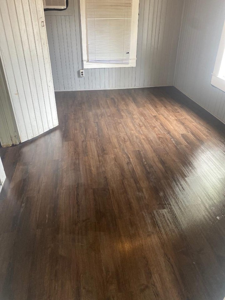 A2. 711 Green St. - Photo 3 of 5