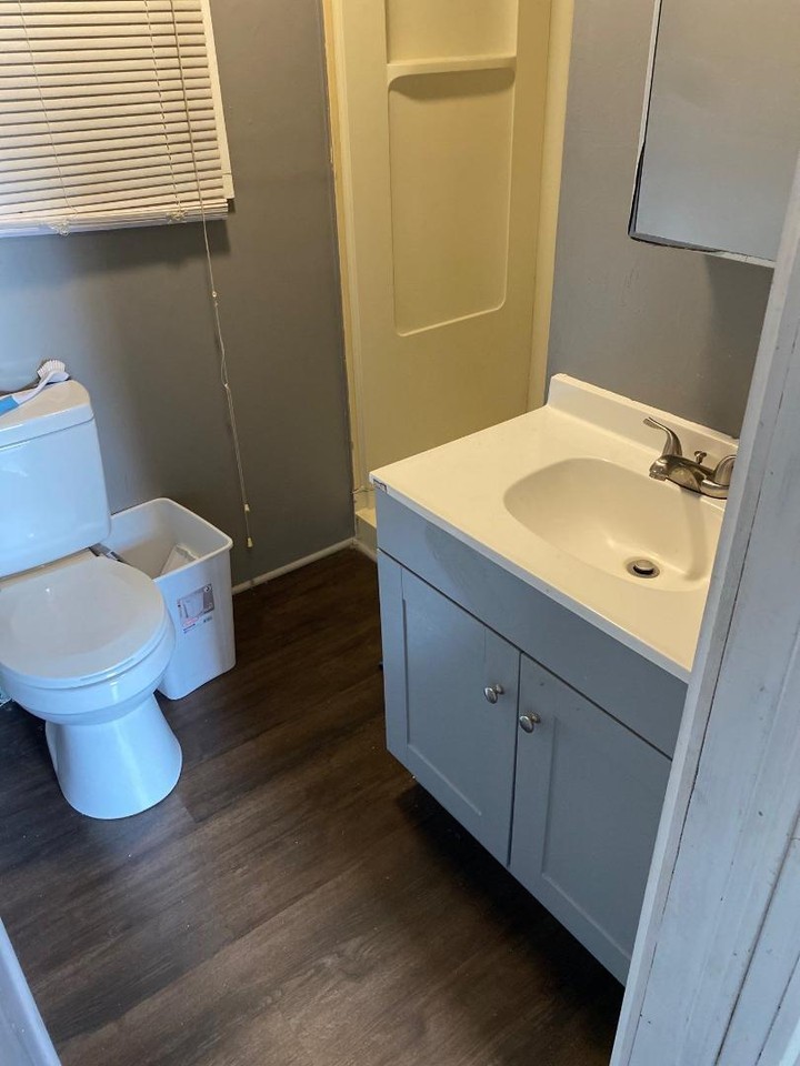 A2. 711 Green St. - Photo 4 of 5