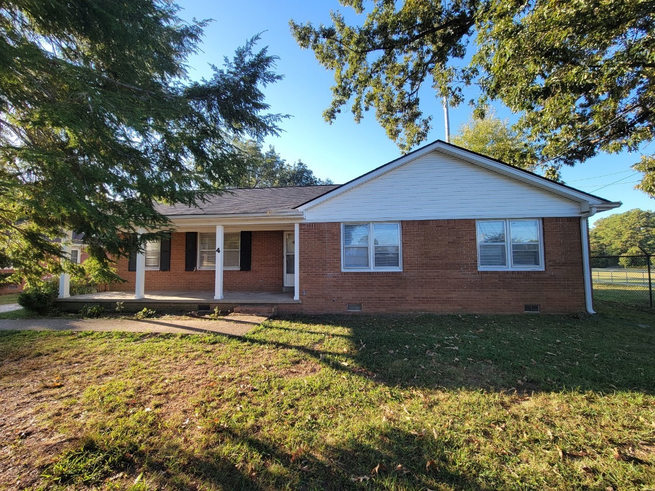 4 Reynolds Dr - Photo 2 of 11