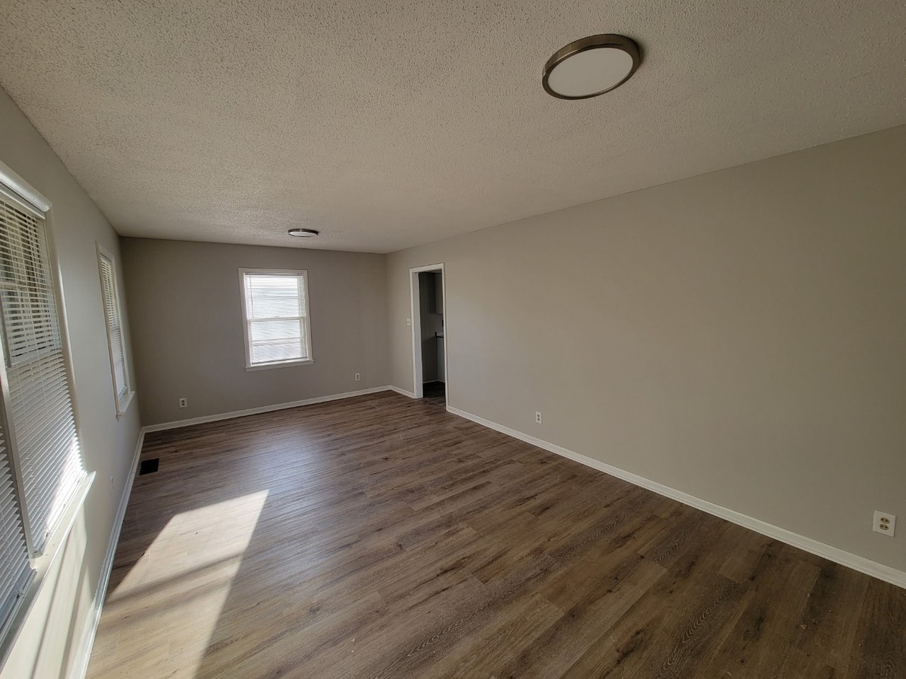 4 Reynolds Dr - Photo 3 of 11
