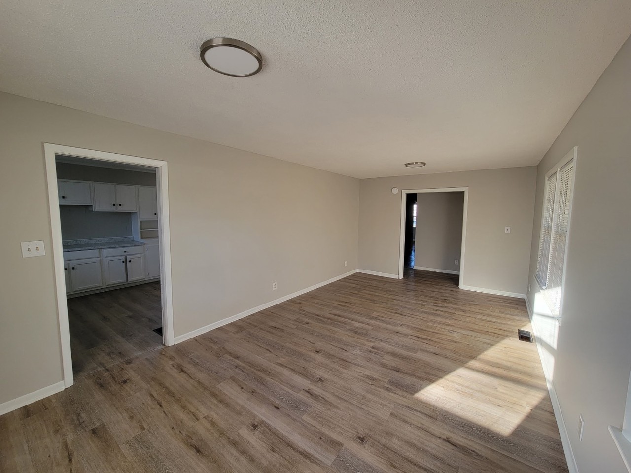 4 Reynolds Dr - Photo 4 of 11