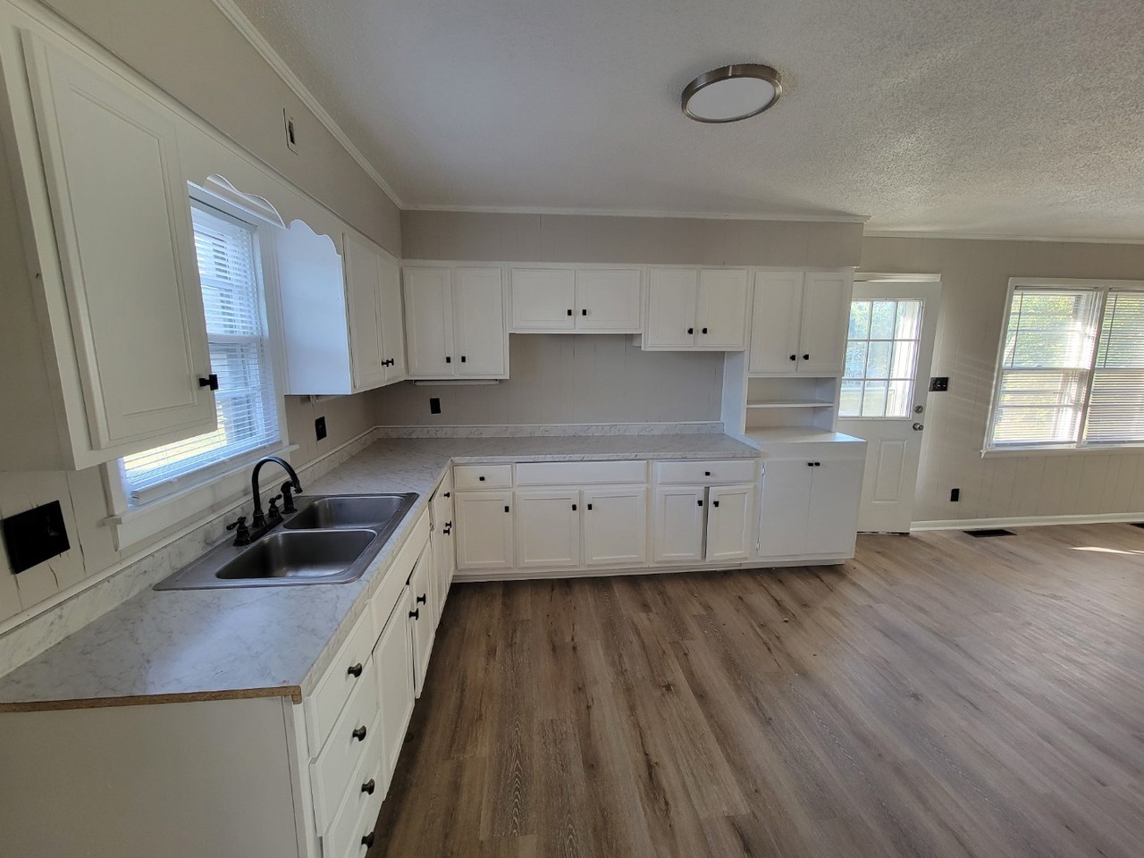4 Reynolds Dr - Photo 5 of 11