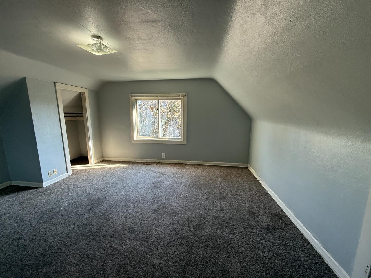 1256 Bluff St - Photo 2 of 9