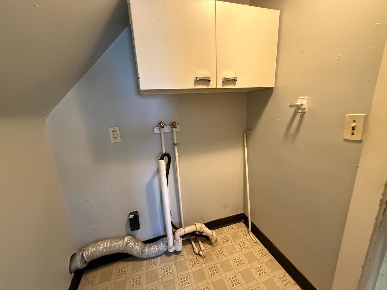 1256 Bluff St - Photo 6 of 9