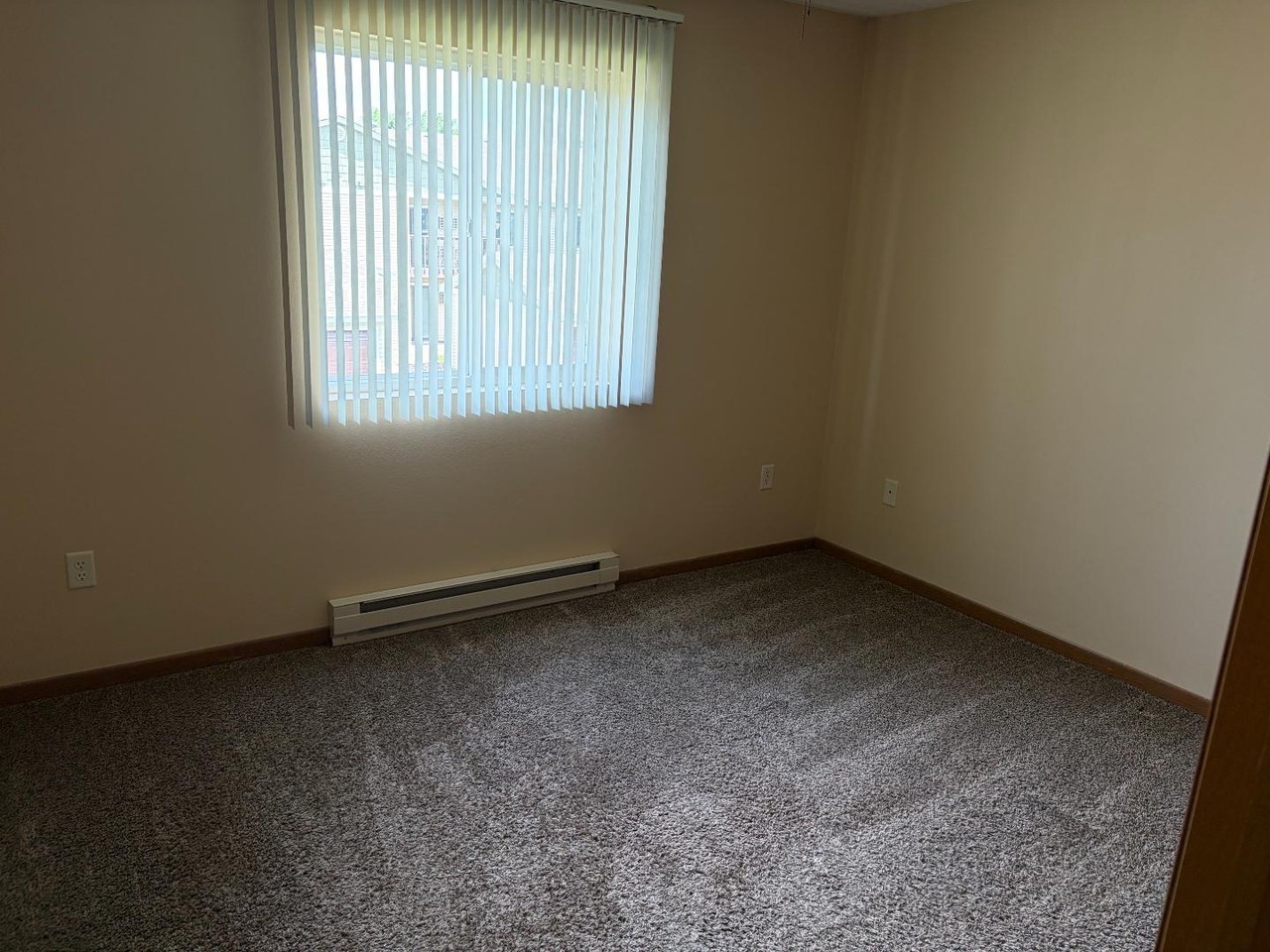 347 W Johnson St - Photo 5 of 9