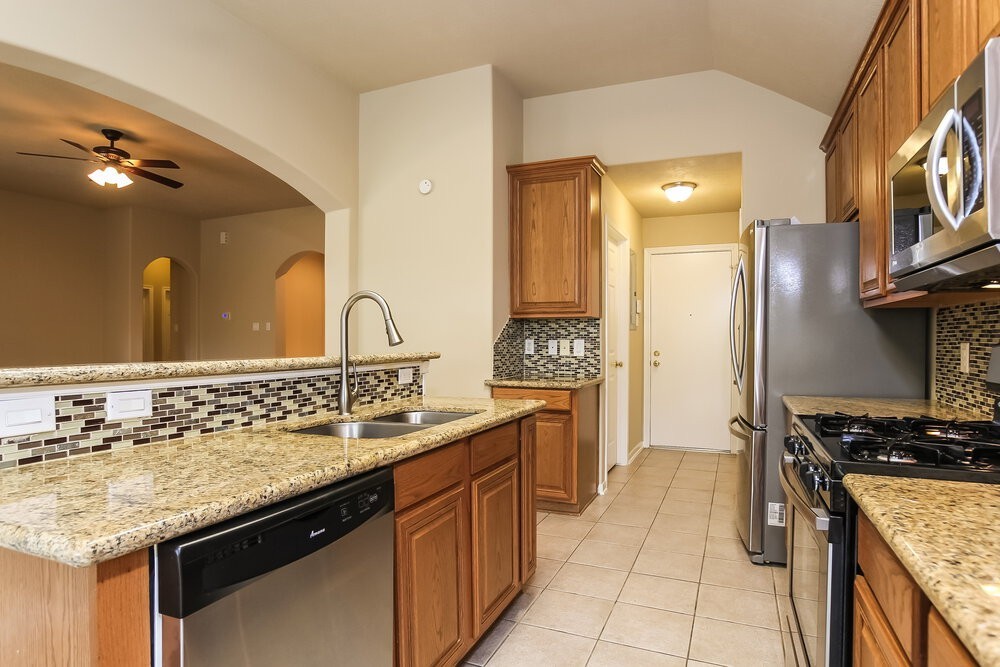 11119 Creekline Green Ct - Photo 2 of 21