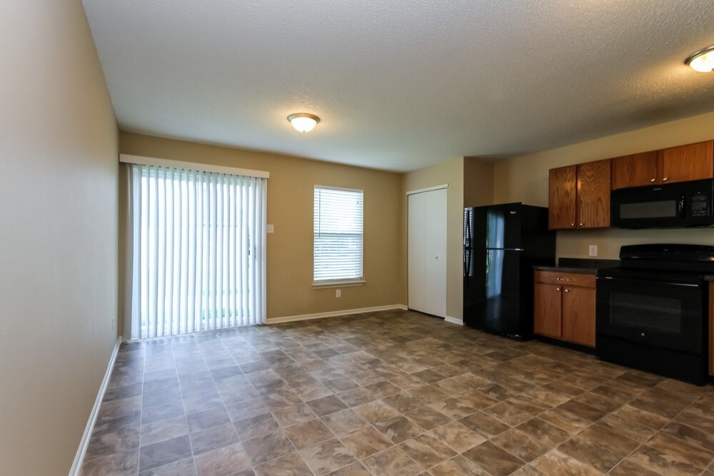 815 Gristmill Dr - Photo 2 of 15