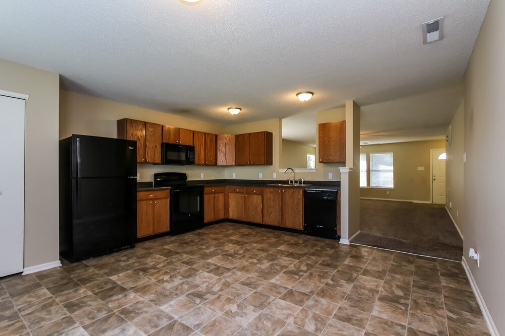 815 Gristmill Dr - Photo 3 of 15