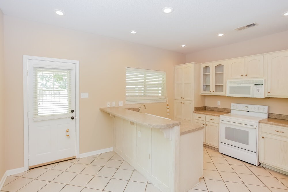 9296 Mcclendon Cir N - Photo 2 of 17