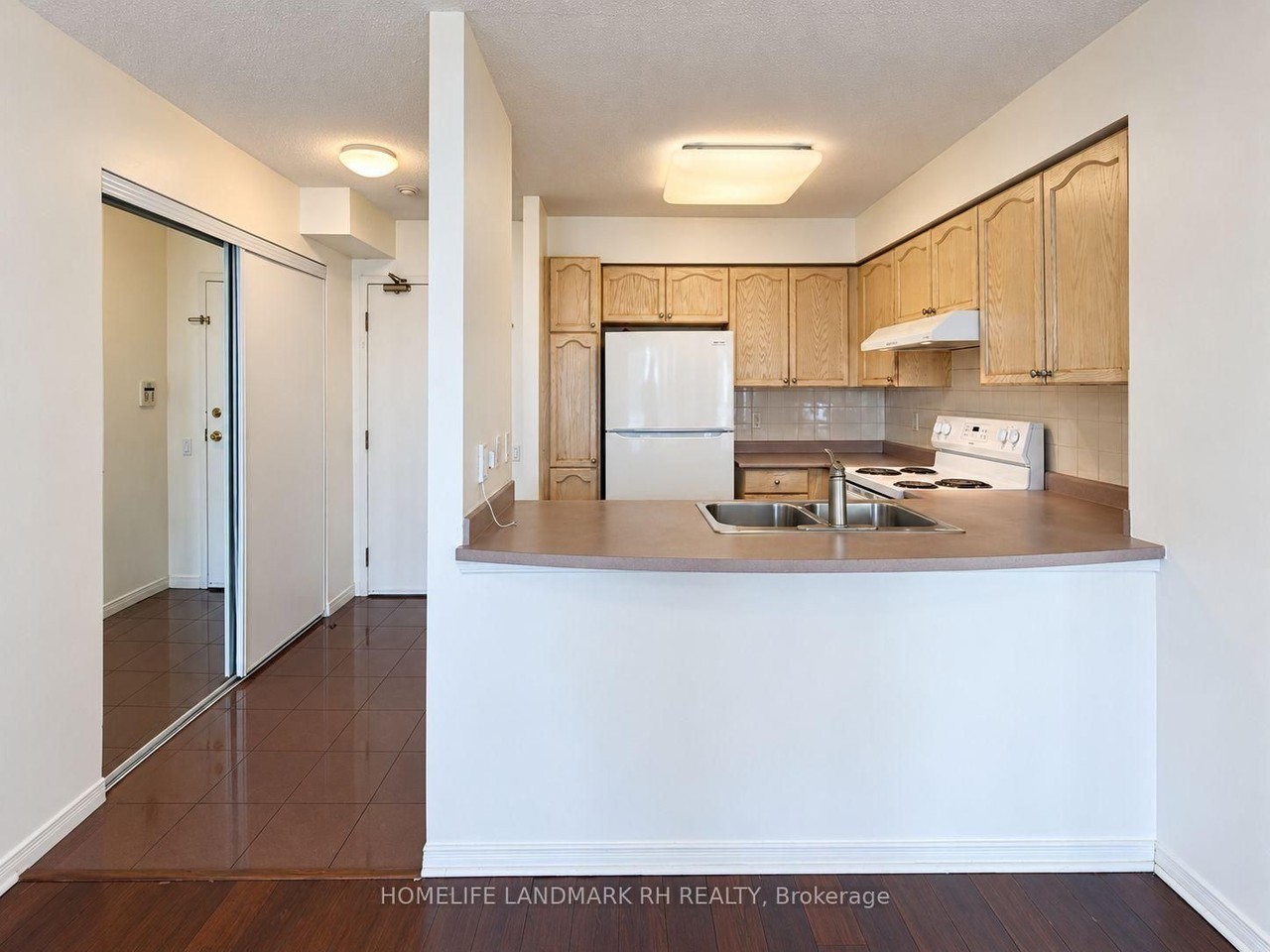 8 Hillcrest Avenue #1916 - Photo 4 of 24