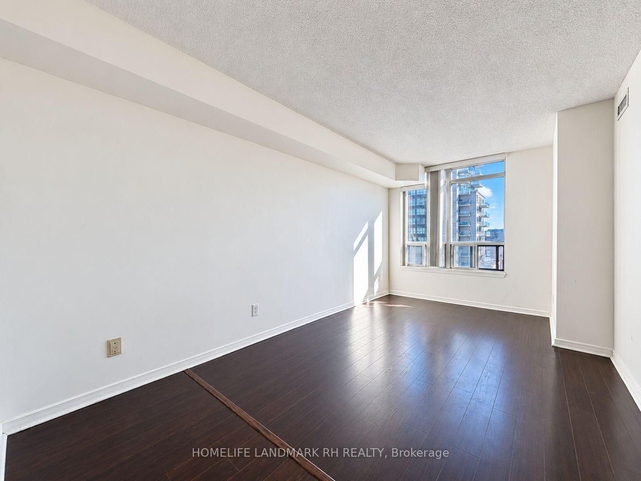 8 Hillcrest Avenue #1916 - Photo 7 of 24