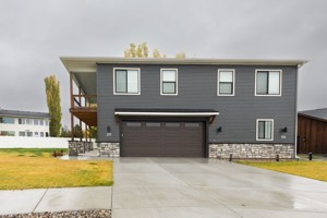 featured image of 271 Camas St