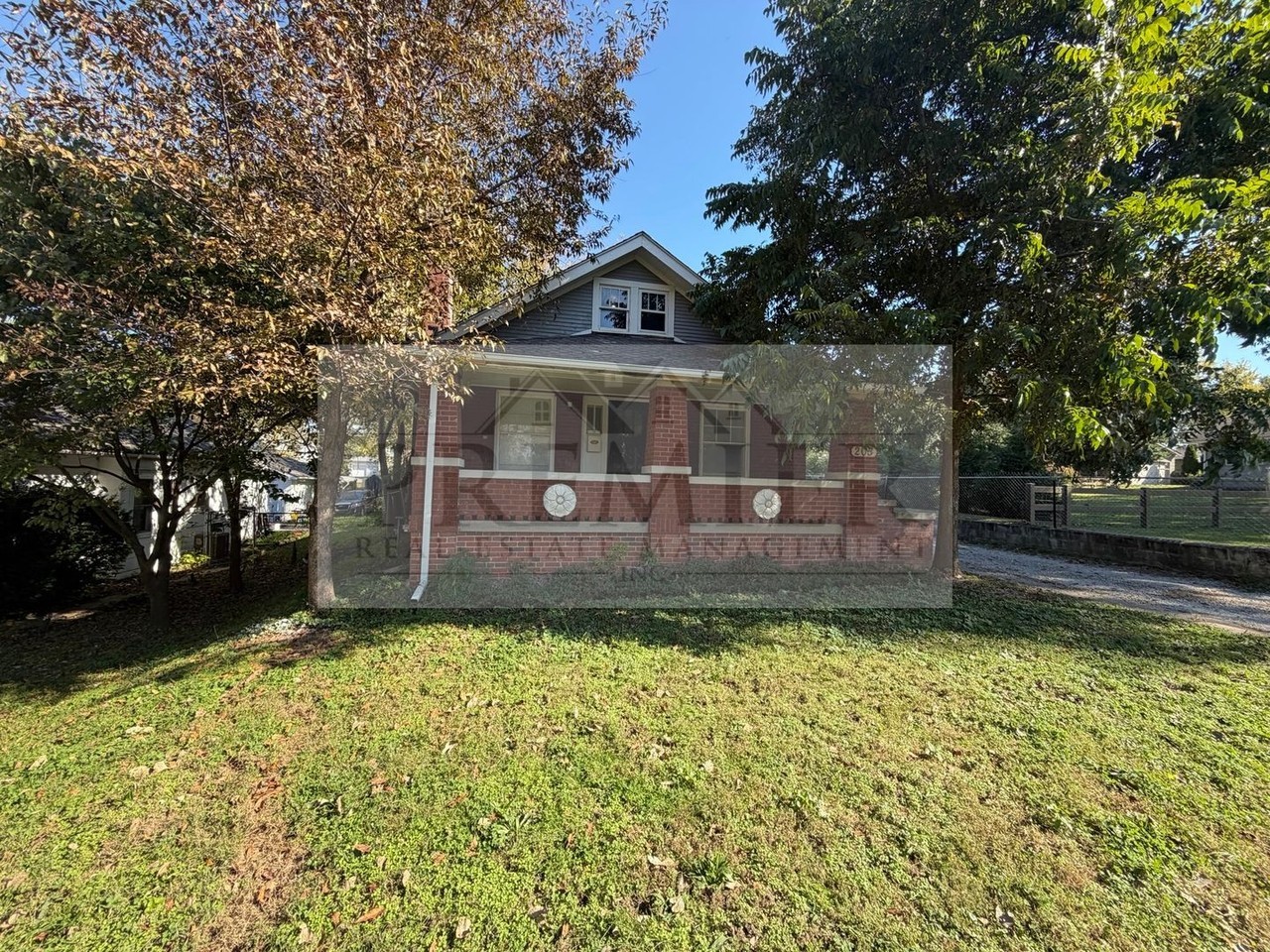 205 S Ash Ave - Photo 2 of 22