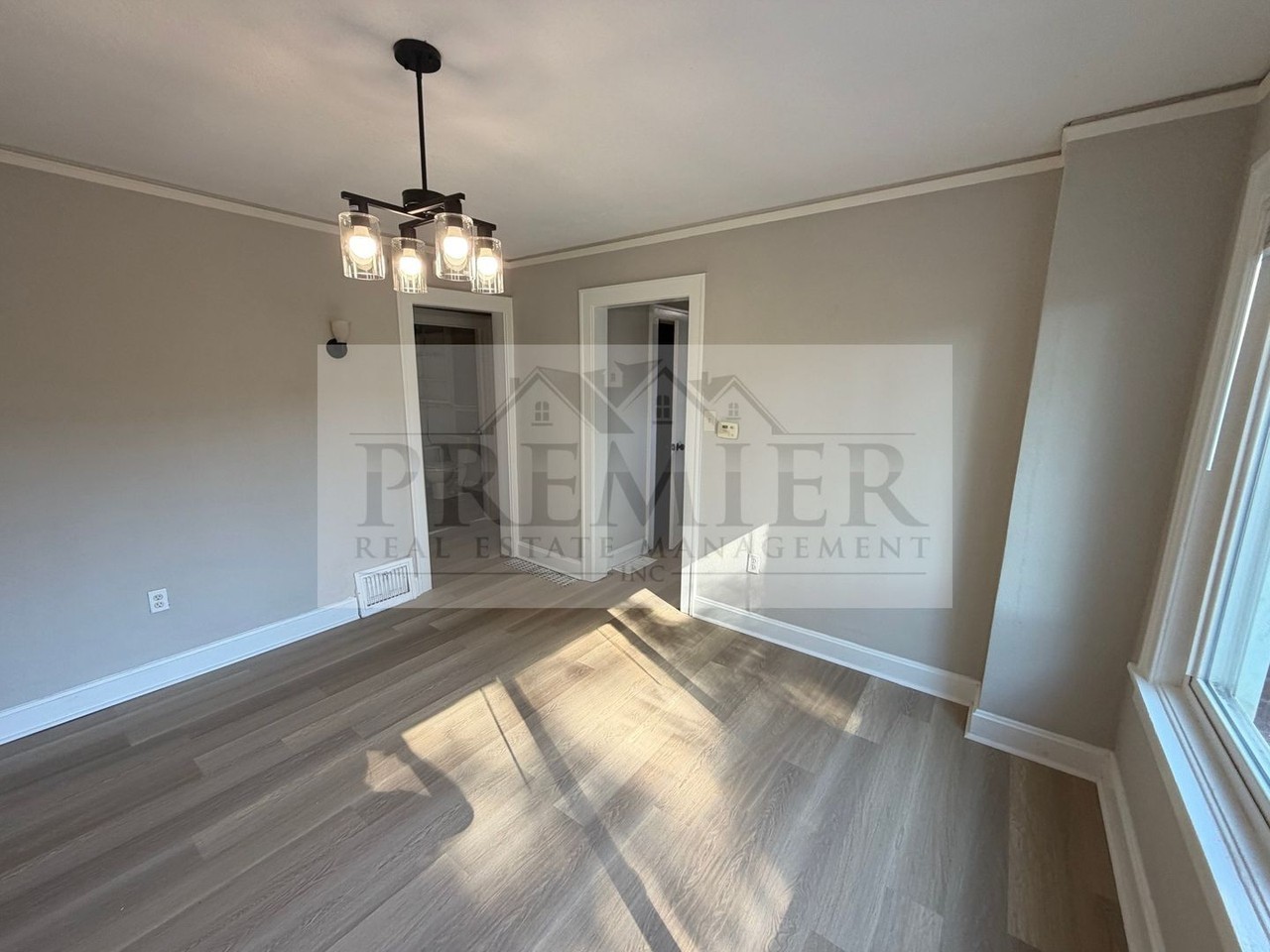 205 S Ash Ave - Photo 7 of 22