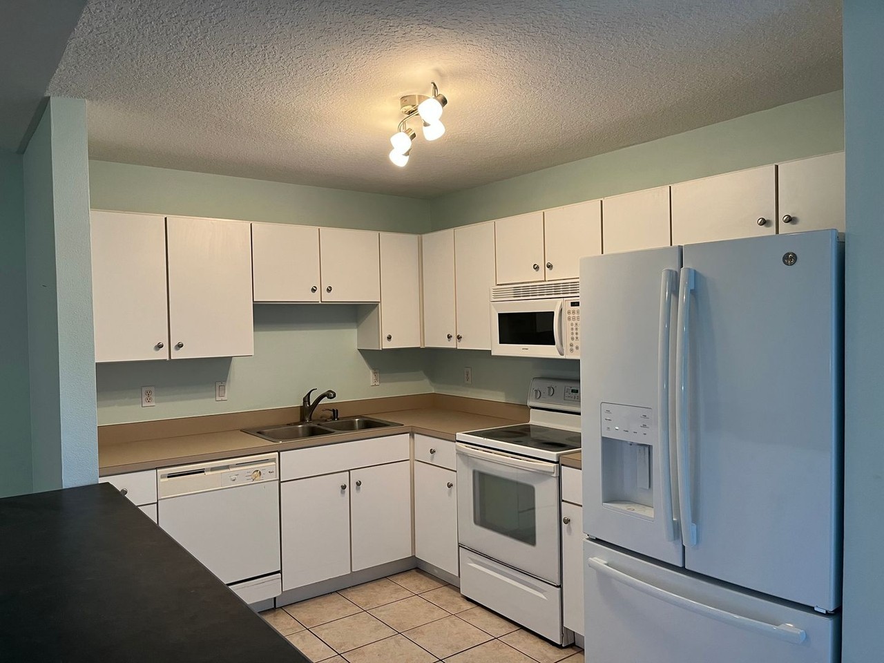 108B Coral Reef Ct N - Photo 3 of 20