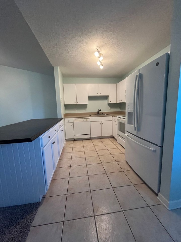 108B Coral Reef Ct N - Photo 5 of 20