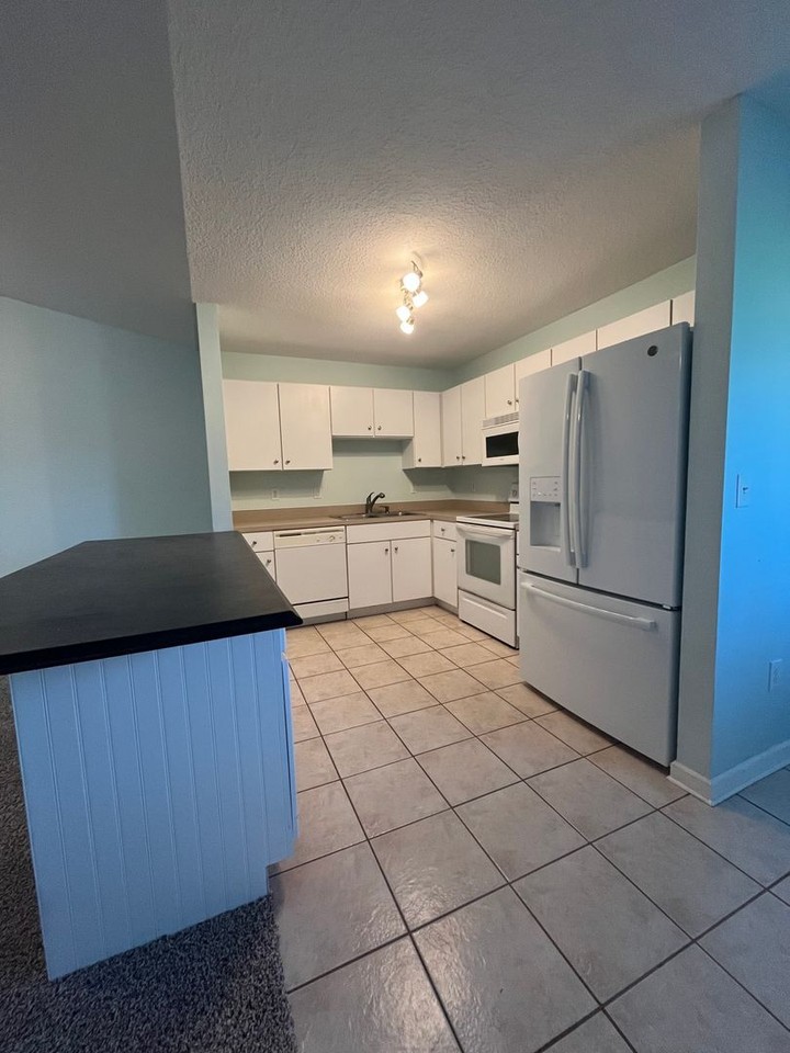 108B Coral Reef Ct N - Photo 6 of 20